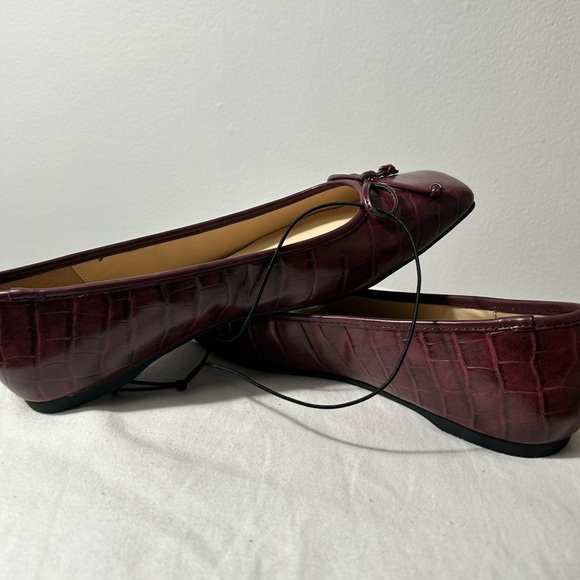 Liz Claiborne Maroon Croc-Embossed Flats - Picture 7 of 11